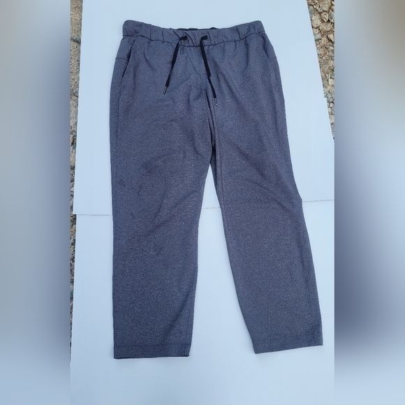 Lululemon athletica On the fly pant size 12. - Picture 3 of 13